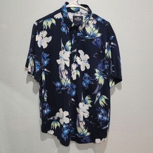 Hollister Men's Navy Floral Shirt Size L.